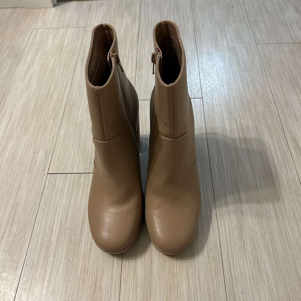 Like New JF Nude Block Heel Boots